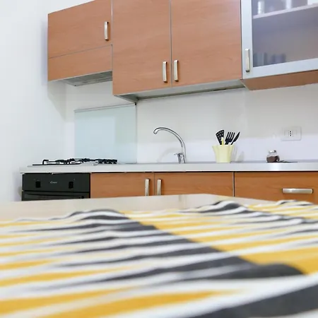 Visa מלון דירות 3*